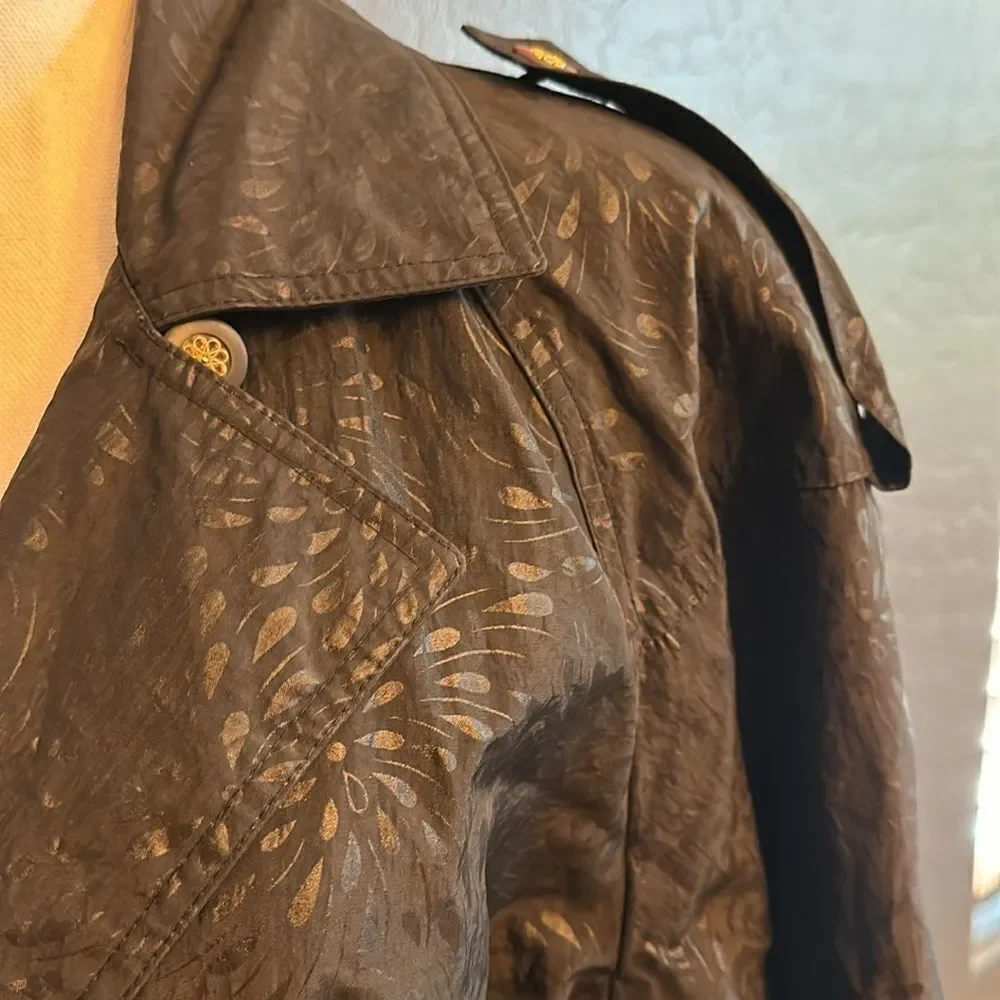 Like new Portrait vintage rain coat - Picture 2 of 11